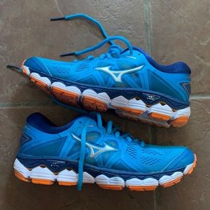 Mizuno Wave Sky 2